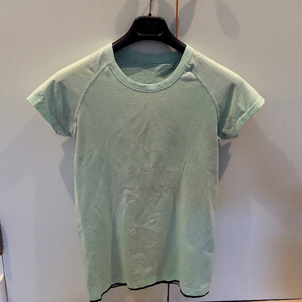 Lululemon work out shirt
